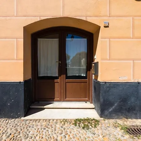 Casa Nel Borgo, 20 Metri Dal Mare Апартаменты *