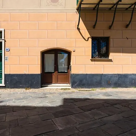 Casa Nel Borgo, 20 Metri Dal Mare Apartment *