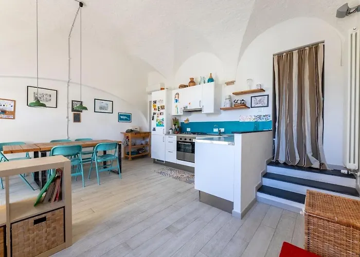 Casa Nel Borgo, 20 Metri Dal Mare 아파트 아비솔라 수페리오레